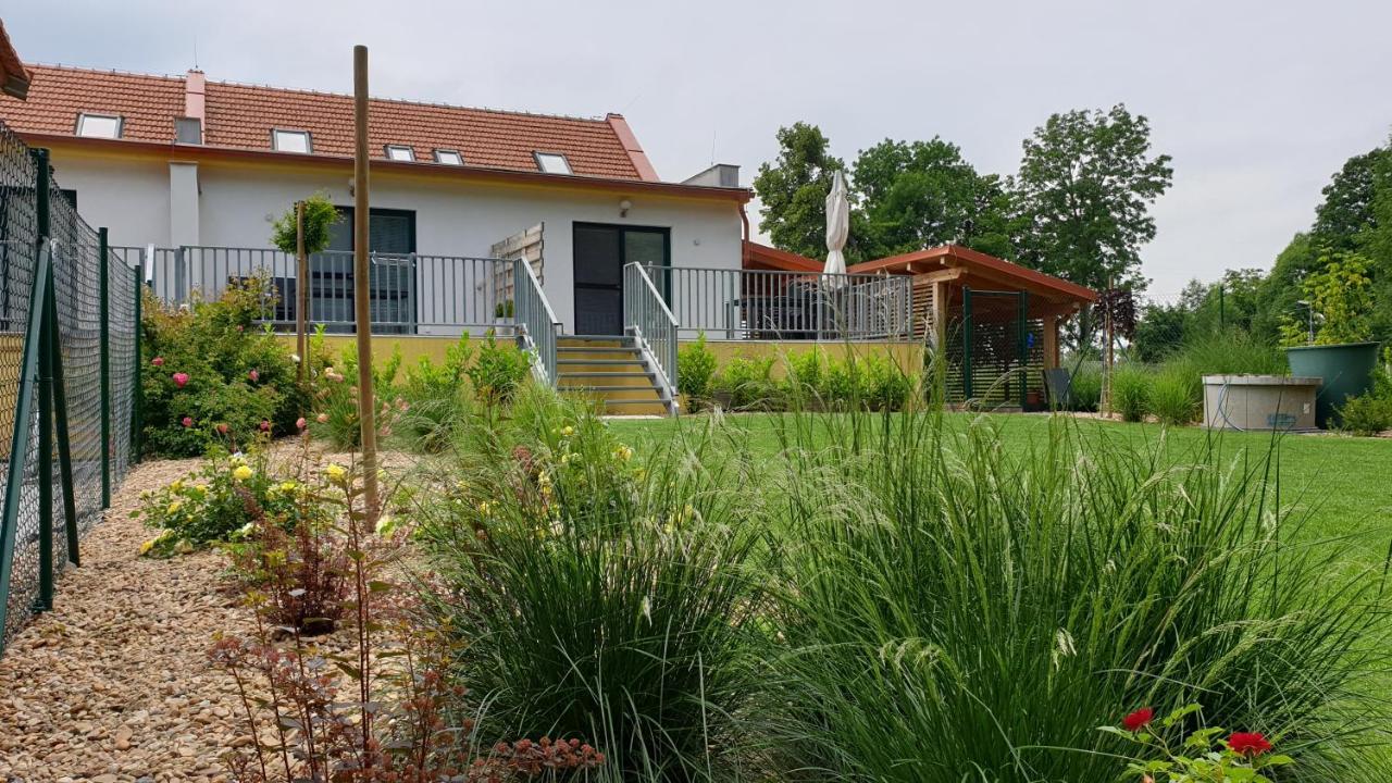Apartmány U Zámečku Hlohovec Esterno foto