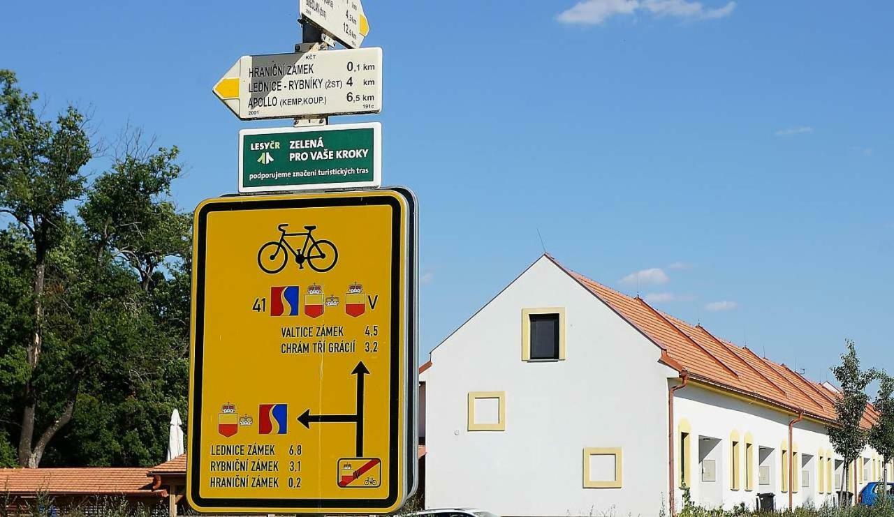 Apartmány U Zámečku Hlohovec Esterno foto